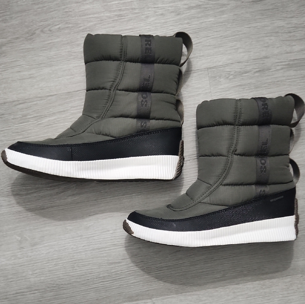 Sorel 10 Women's Out N About Winter Boots Waterproof Green Black White Military